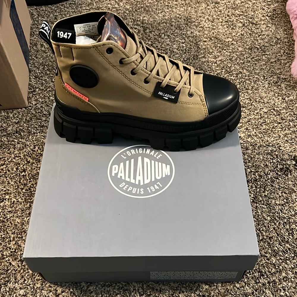 NIB Palladium Revolt Hi Tx